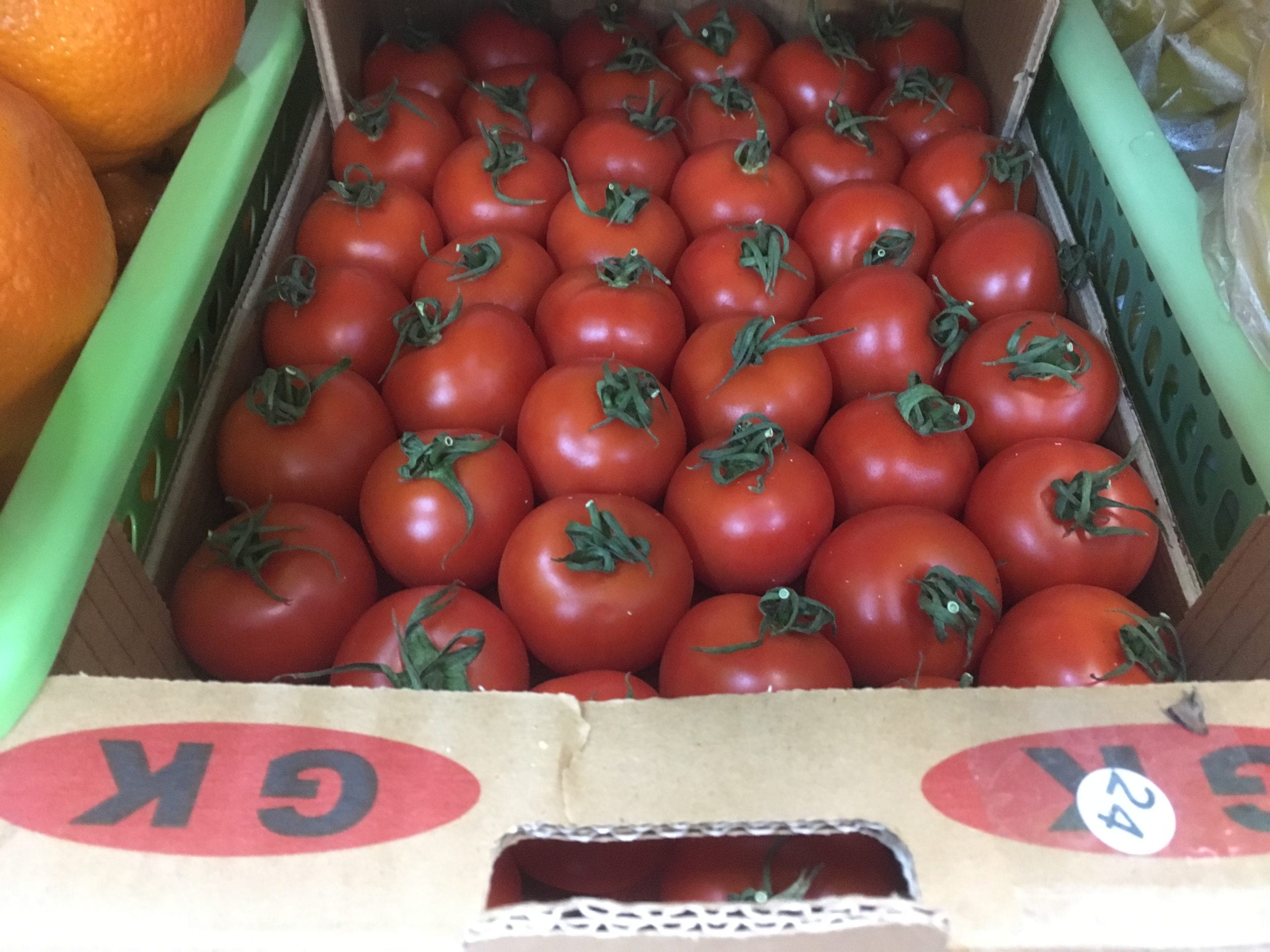 помидоры в магазине зимой