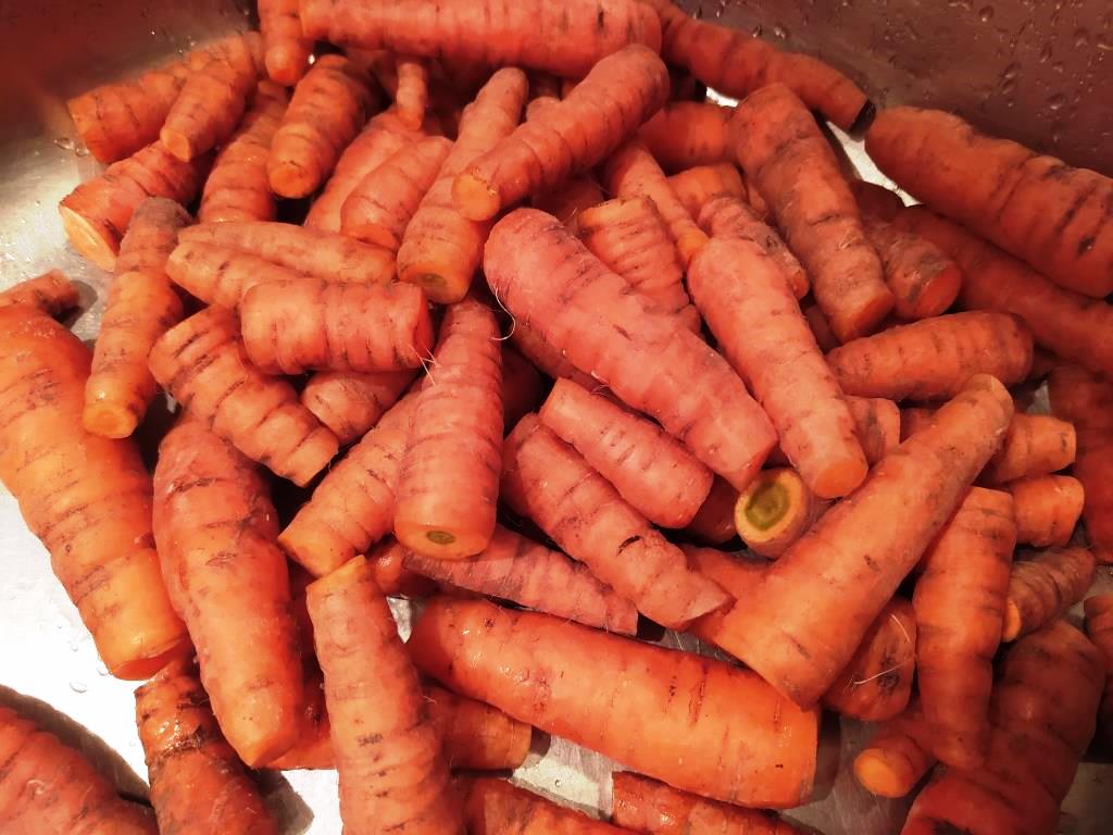 обрезать морковь